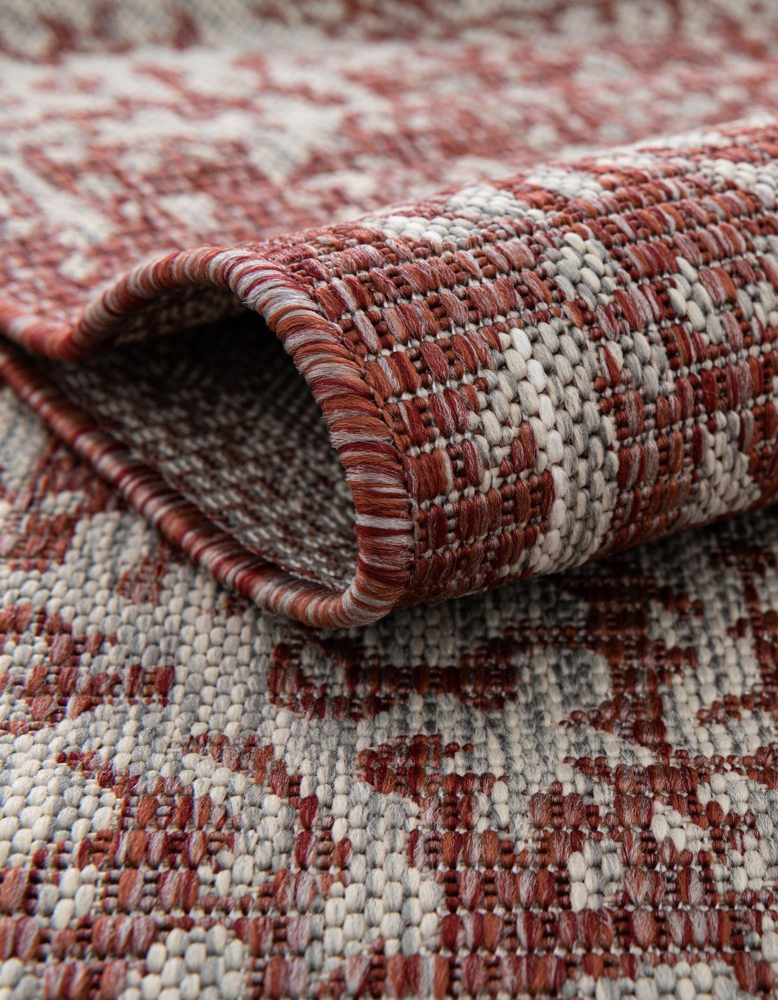 4' x 4' Easy-Clean Traditional Indoor / Outdoor Round Rug