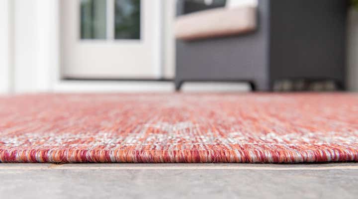 7' 10 x 7' 10 Easy-Clean Traditional Indoor / Outdoor Round Rug