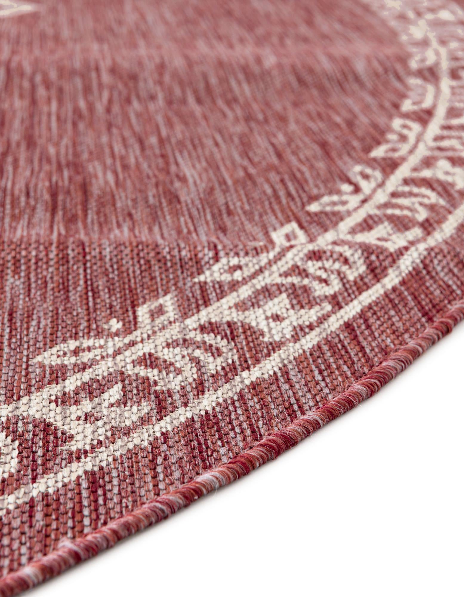 7' 10 x 7' 10 Easy-Clean Traditional Indoor / Outdoor Round Rug