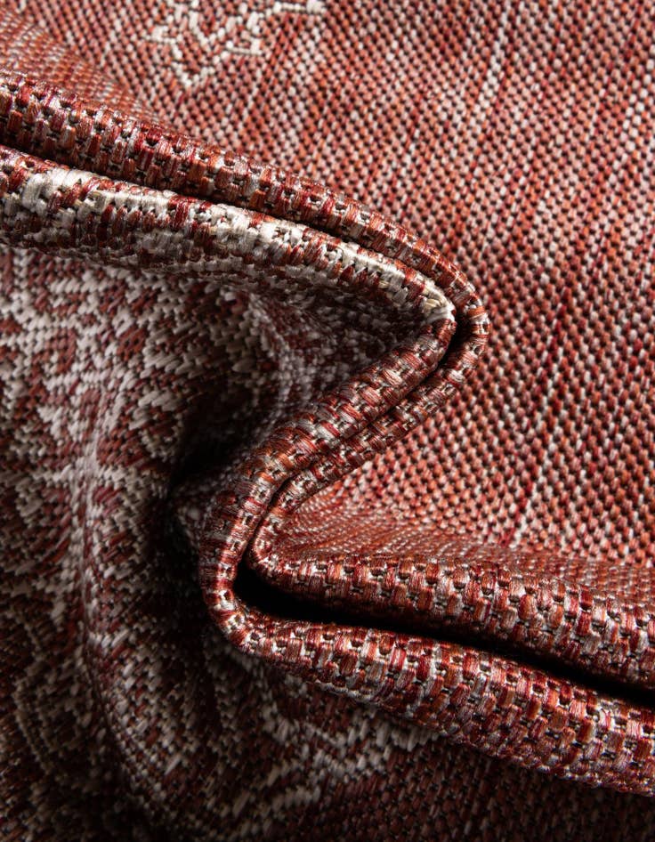 Detail image of 4' x 4'  Washable Traditional Indoor / Outdoor Round Rug