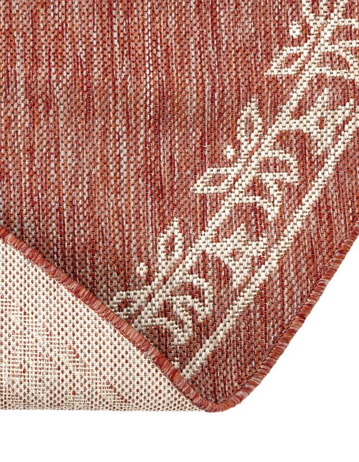 Detail image of 4' x 4'  Washable Traditional Indoor / Outdoor Round Rug