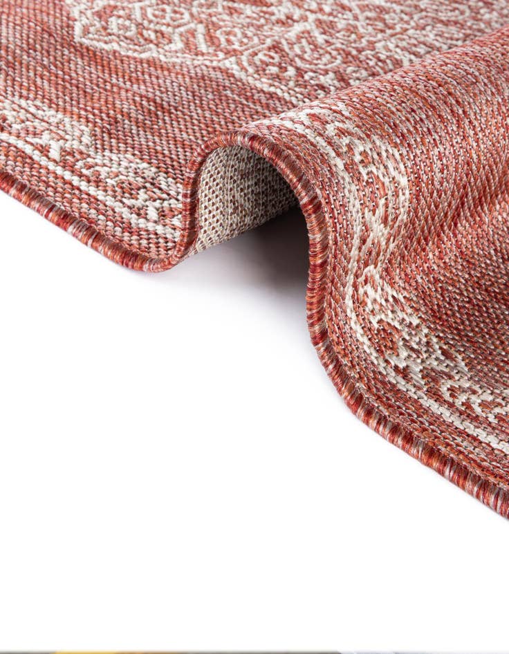 Detail image of 13' x 13' Easy-Clean Traditional Indoor / Outdoor Round Rug