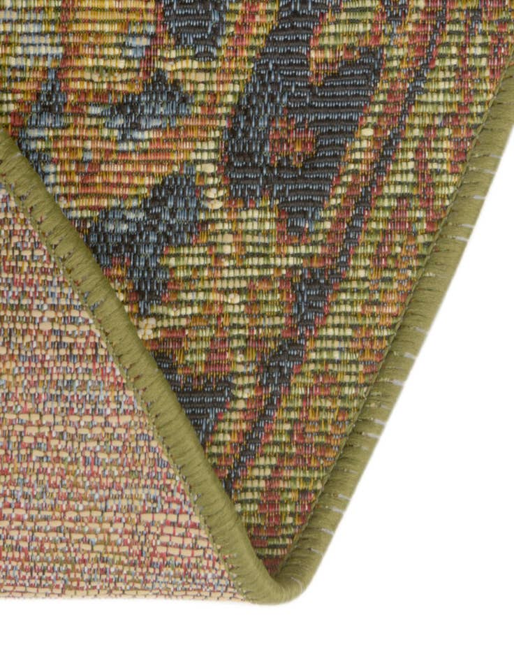 Detail image of 7' 10 x 7' 10  Washable Traditional Indoor / Outdoor Round Rug