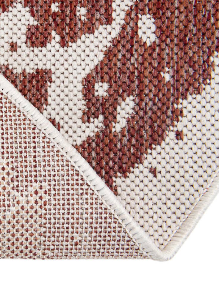 Detail image of 13' x 13'  Washable Traditional Indoor / Outdoor Round Rug