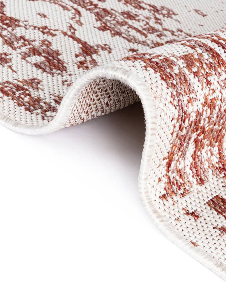 Detail image of 13' x 13'  Washable Traditional Indoor / Outdoor Round Rug