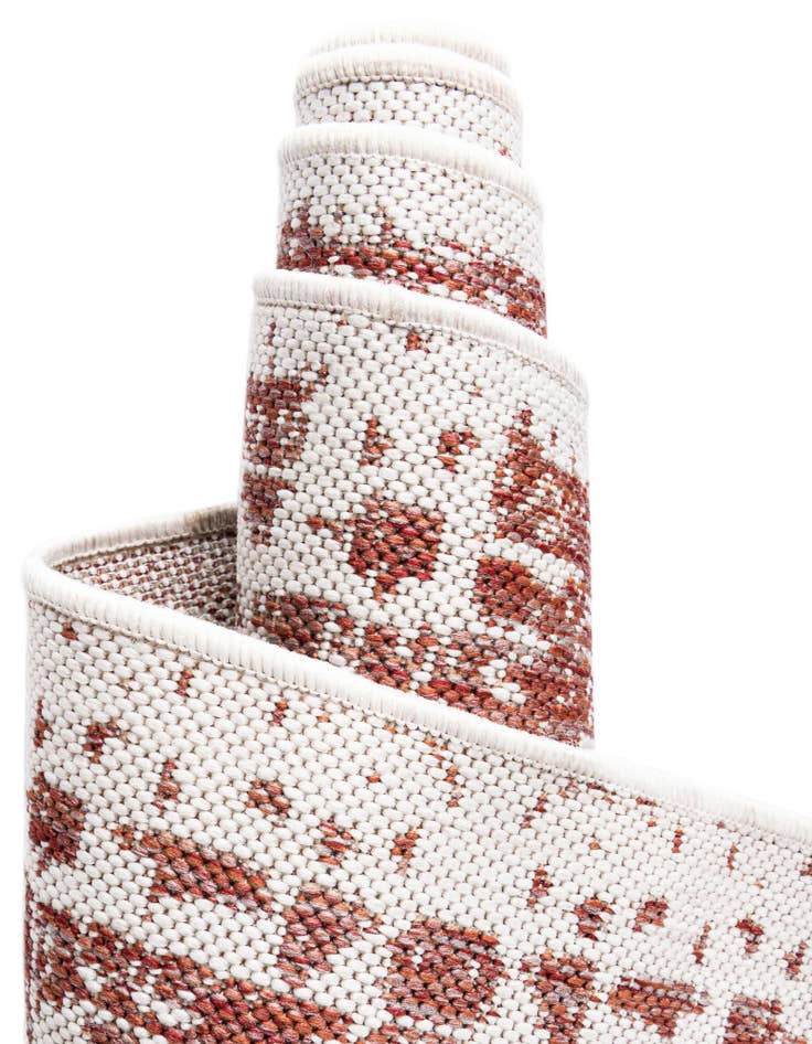 Detail image of 13' x 13'  Washable Traditional Indoor / Outdoor Round Rug