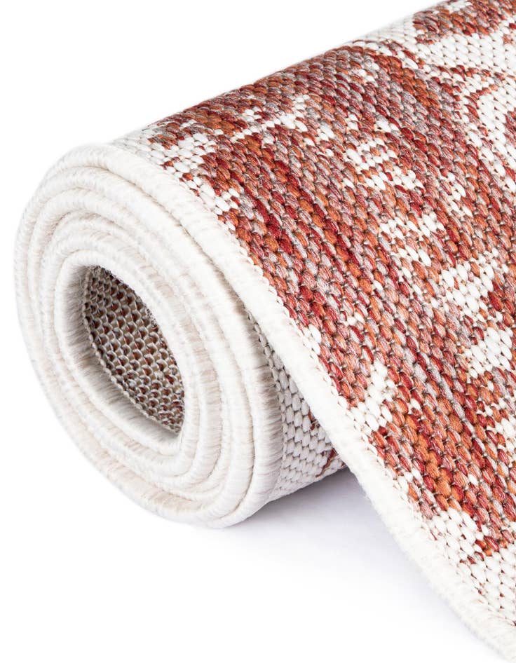 Detail image of 13' x 13'  Washable Traditional Indoor / Outdoor Round Rug