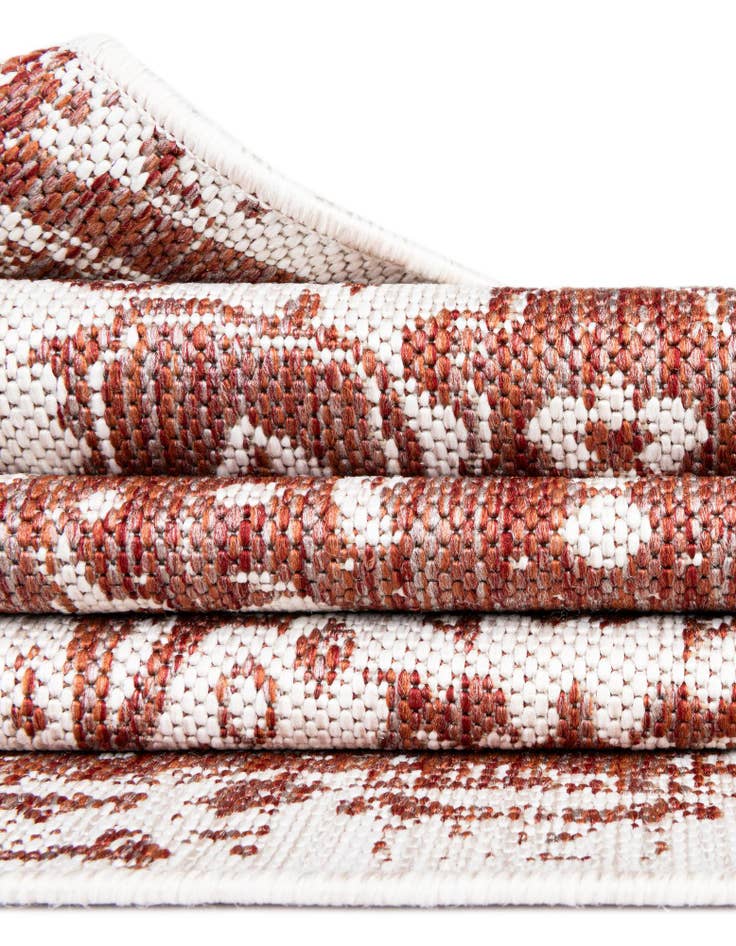 Detail image of 13' x 13'  Washable Traditional Indoor / Outdoor Round Rug