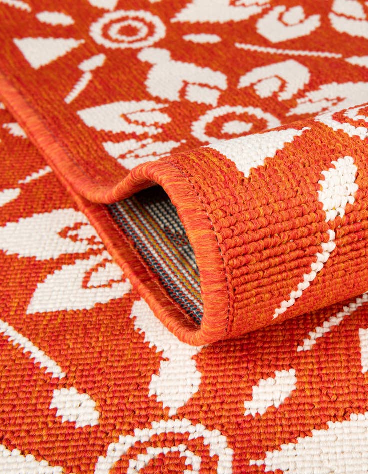 Detail image of 5' x 5' Easy-Clean Trellis Indoor / Outdoor Round Rug