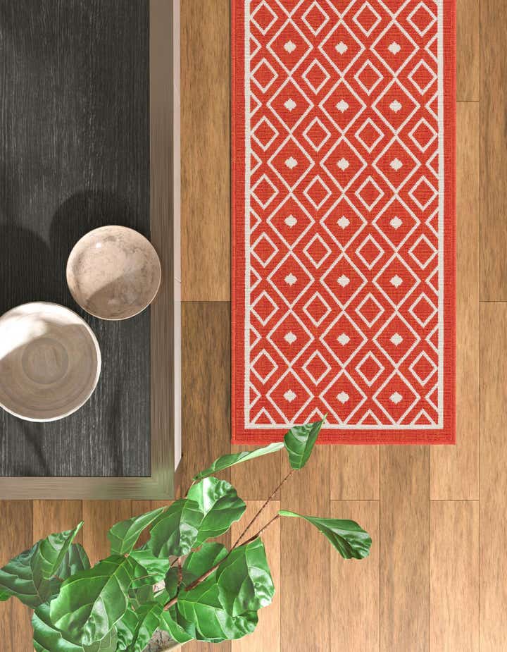 2' x 8' Easy-Clean Lattice Indoor / Outdoor Runner Rug