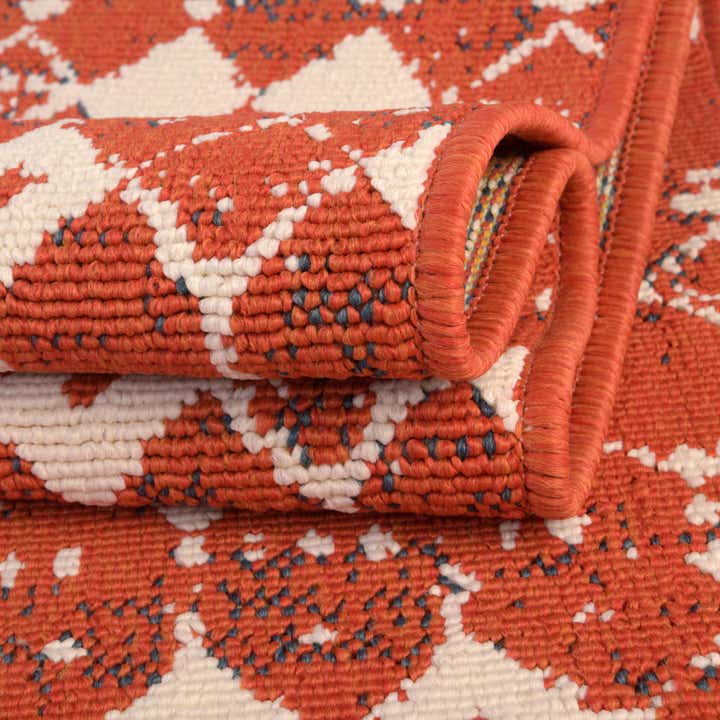 2' x 8' Easy-Clean Lattice Indoor / Outdoor Runner Rug