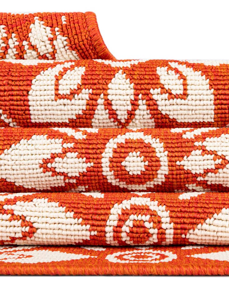 Detail image of 2' x 8' Easy-Clean Lattice Indoor / Outdoor Runner Rug