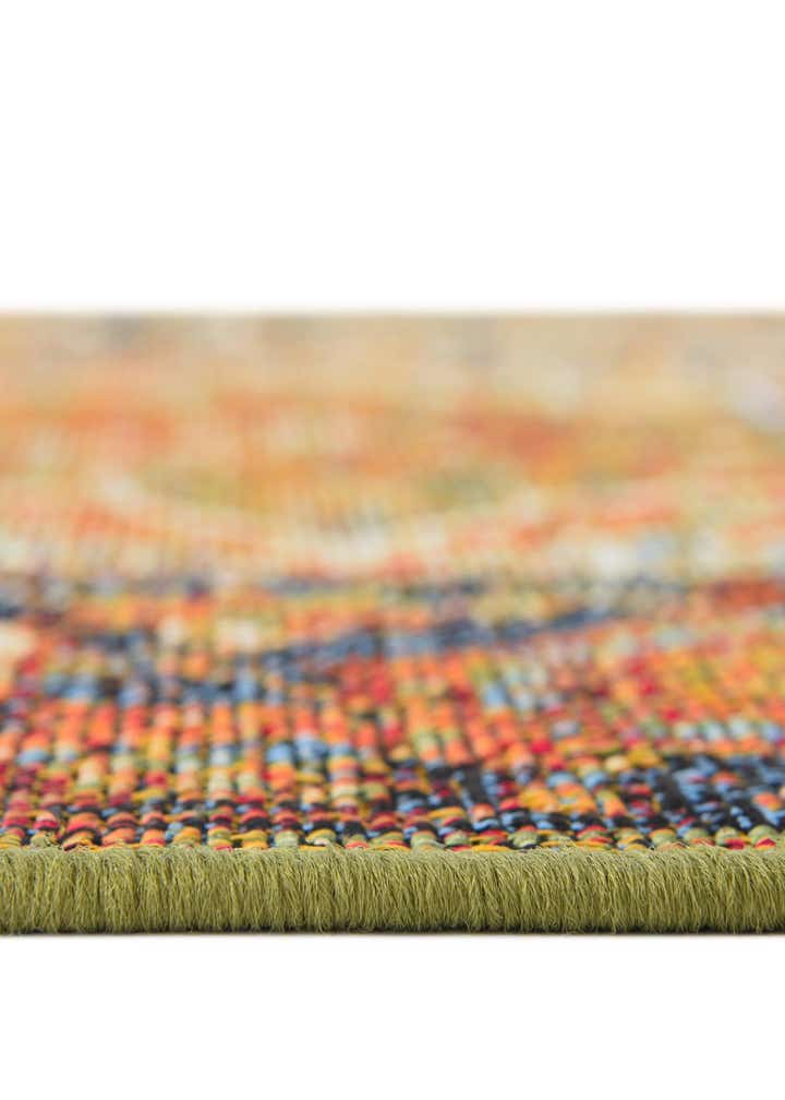 2' 7 x 5' 3 Easy-Clean Traditional Indoor / Outdoor Runner Rug
