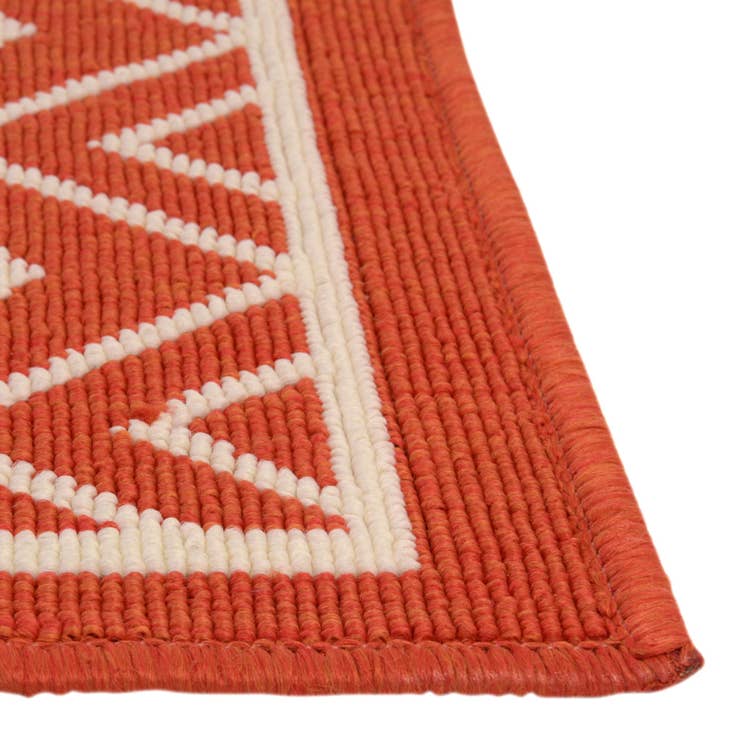 Detail image of 2' x 6' Easy-Clean Trellis Indoor / Outdoor Runner Rug