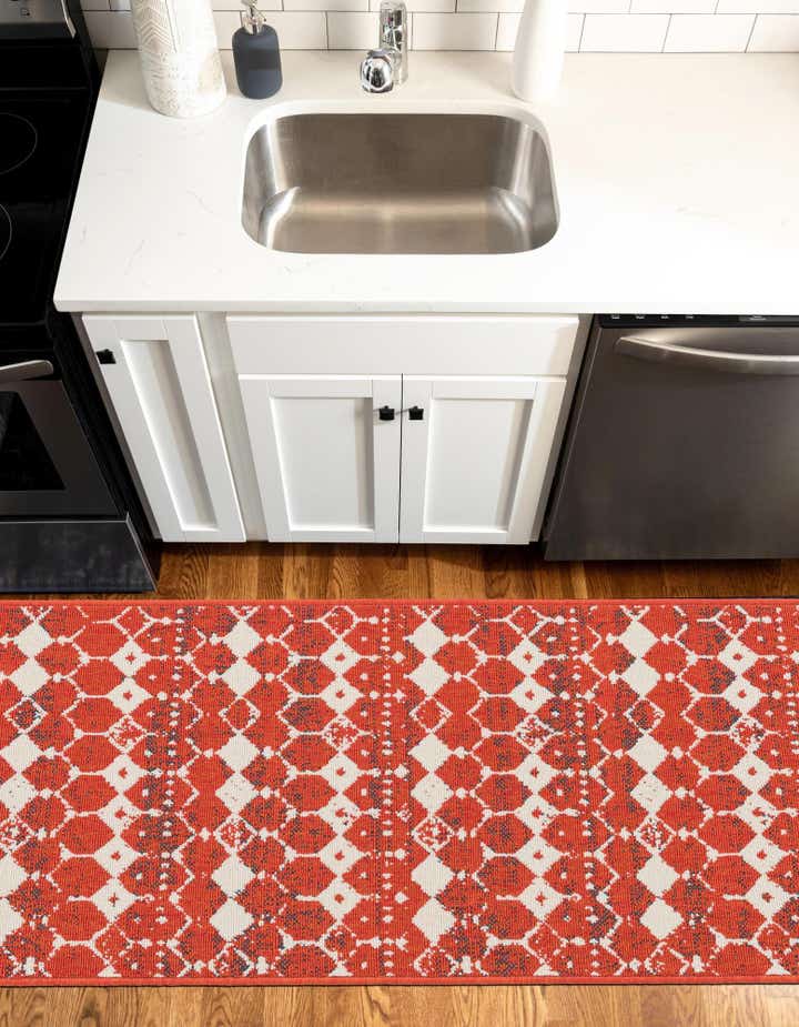 2' x 8' Easy-Clean Trellis Indoor / Outdoor Runner Rug