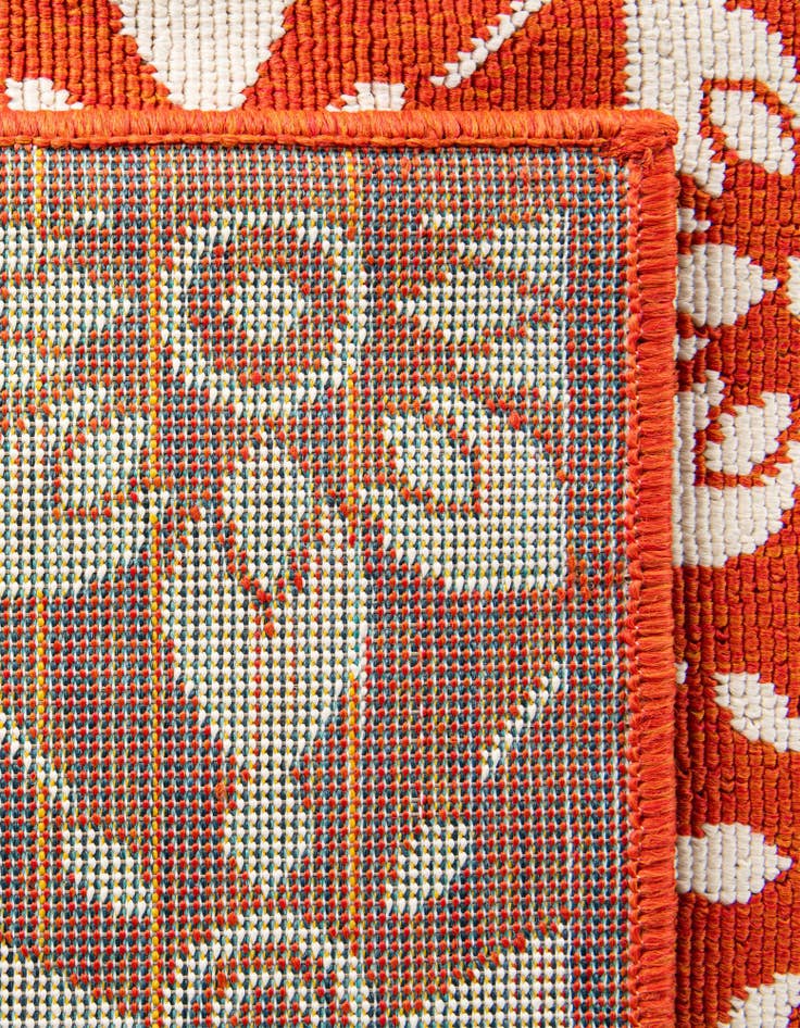 Detail image of 7' 10 x 7' 10 Easy-Clean Trellis Indoor / Outdoor Square Rug