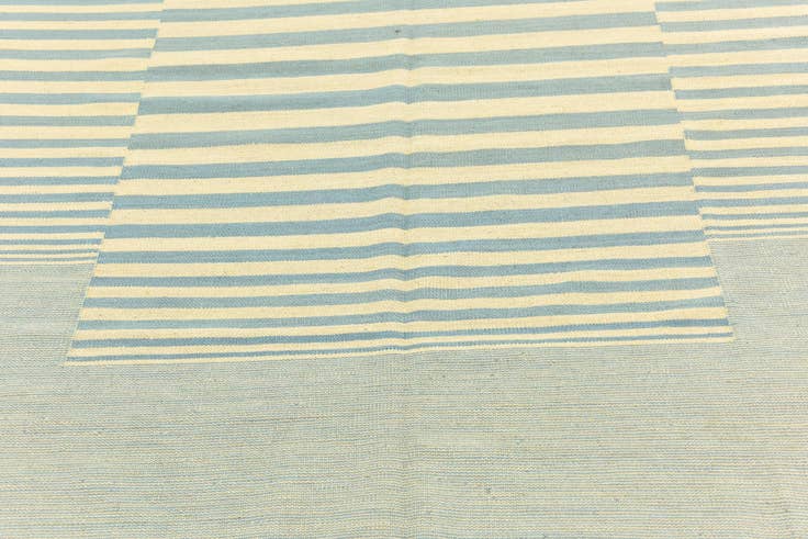Detail image of 5' 10 x 7' 8 Hand Woven Kilim Modern Wool Rug