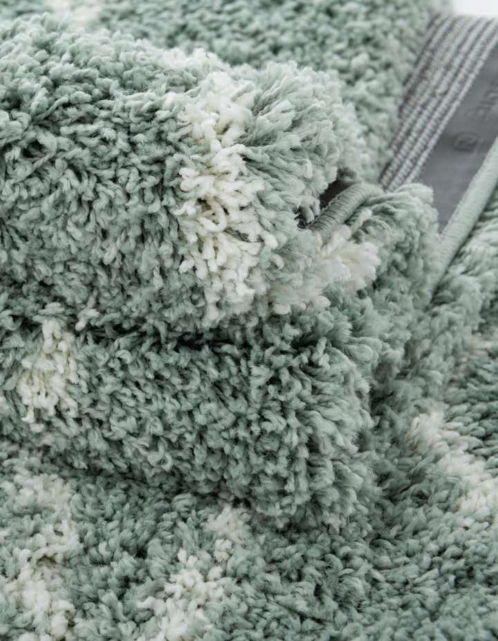 7' 10 x 7' 10 Soft Touch Shag Square Rug