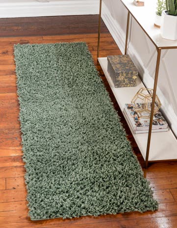 2' 7 x 10' Zermatt Shag Runner Rug