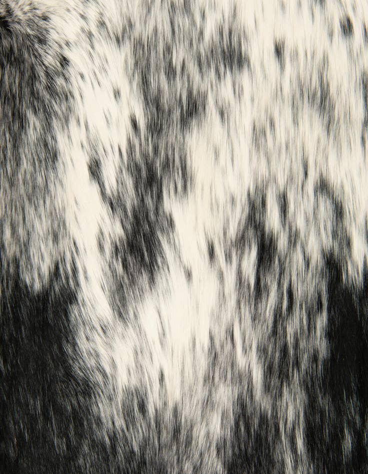 Detail image of 6' x 6' 8 Cowhide Leather Rug