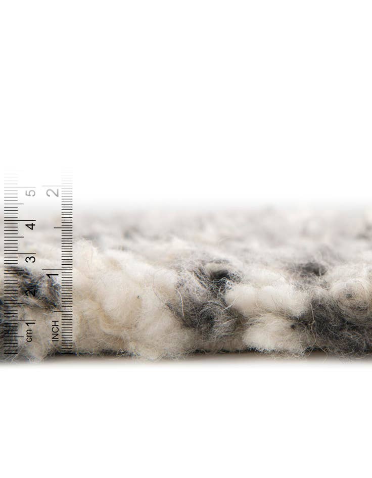 Detail image of 3' 1 x 3' 1  Hand Woven Haka Deluxe Shag Round Rug