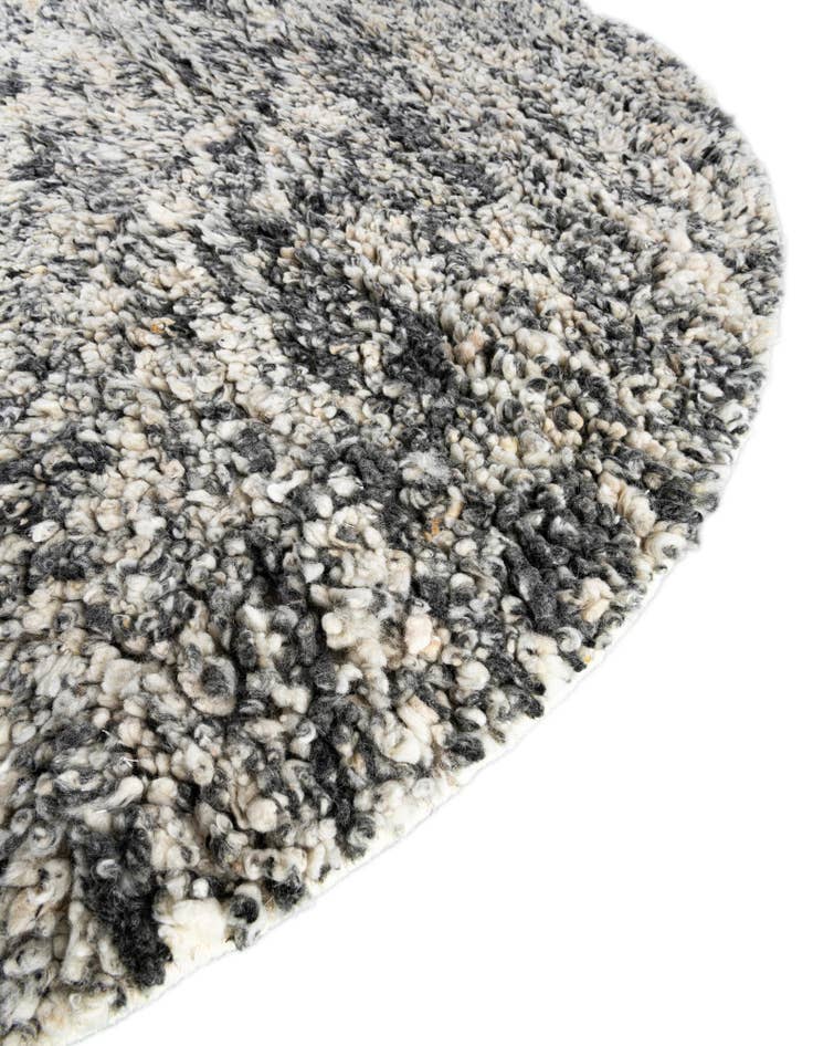 Detail image of 3' 1 x 3' 1  Hand Woven Haka Deluxe Shag Round Rug