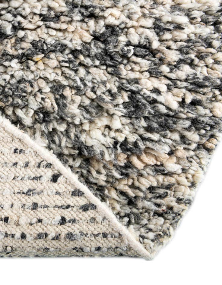 Detail image of 3' 1 x 3' 1  Hand Woven Haka Deluxe Shag Round Rug