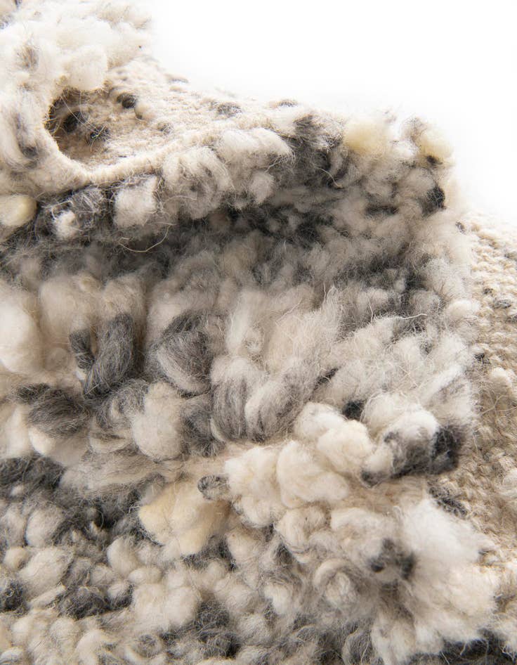 Detail image of 3' 1 x 3' 1  Hand Woven Haka Deluxe Shag Round Rug