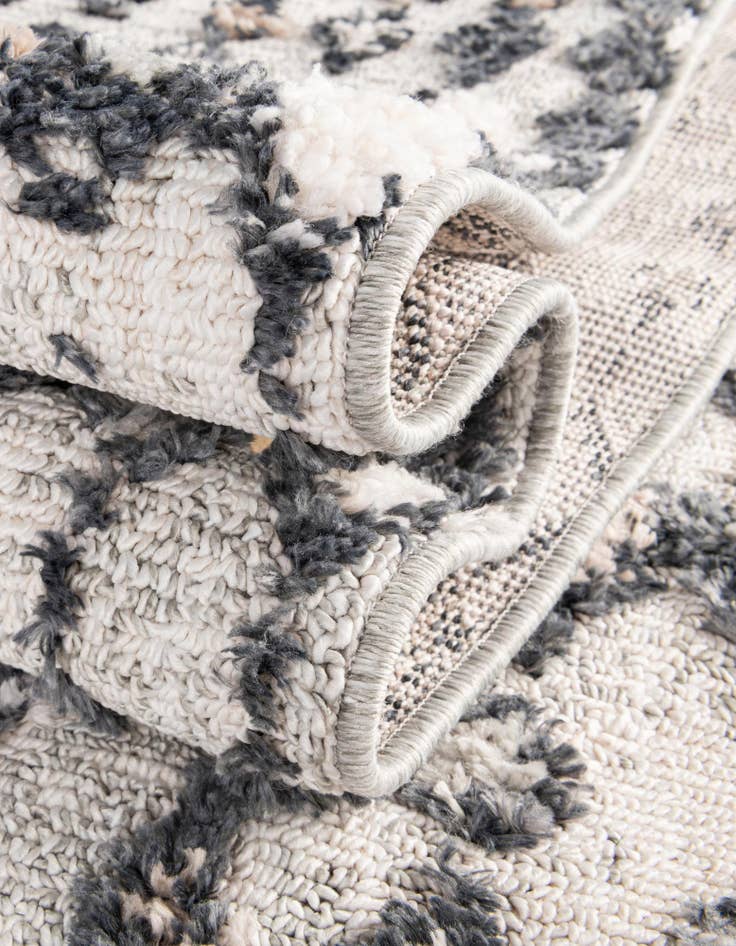 Detail image of 7' x 7' Cherokee Round Rug