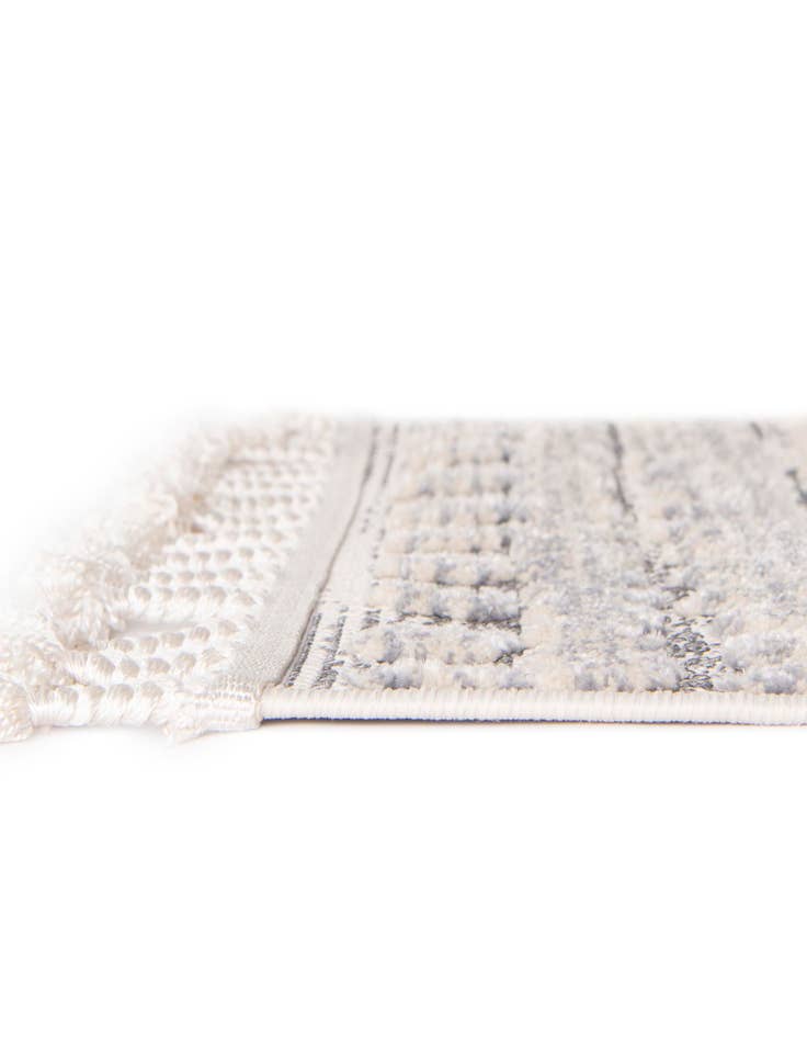 Detail image of 5' 3 x 8' Arlo Rug