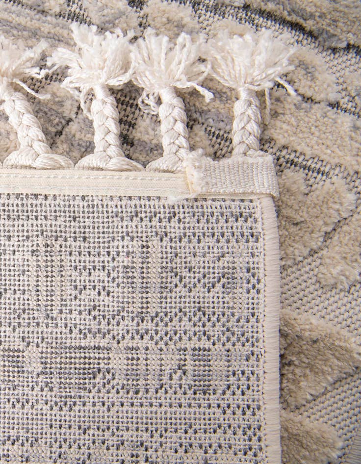 Detail image of 5' 3 x 8' Arlo Rug