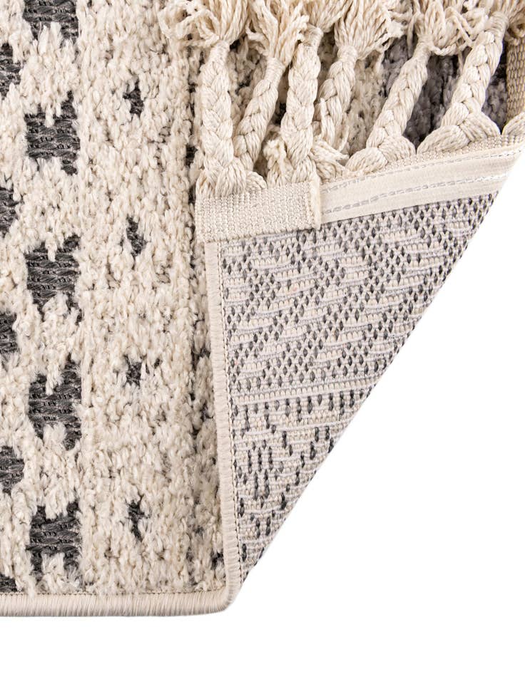 Detail image of 4' x 6' Arlo Rug