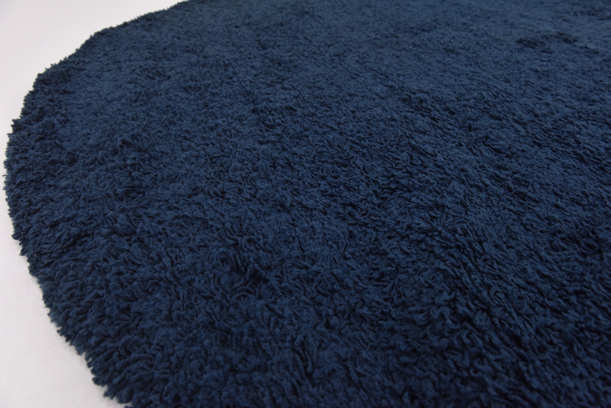 8' 2 x 8' 2 Solid Shag Round Rug