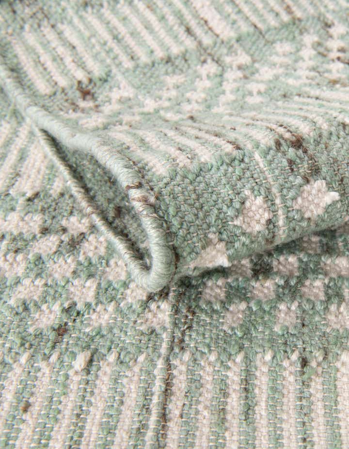 5' 1 x 8' Easy-Clean Eco Bohemian Indoor / Outdoor Rug