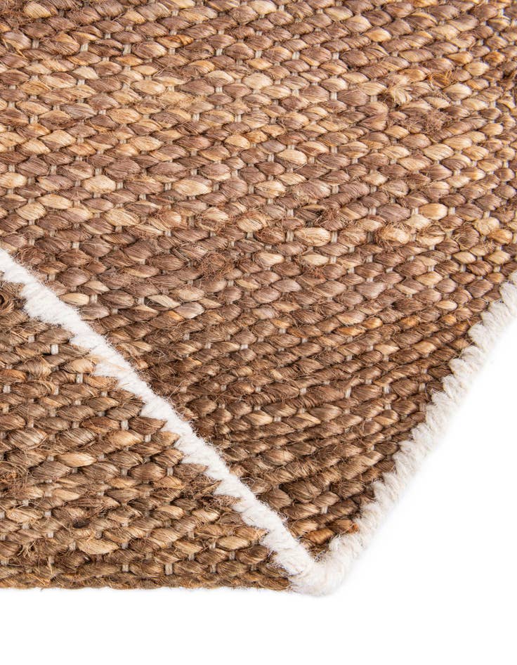 Detail image of 7' 10 x 7' 10 Hand Woven Palm Beach Jute Round Rug