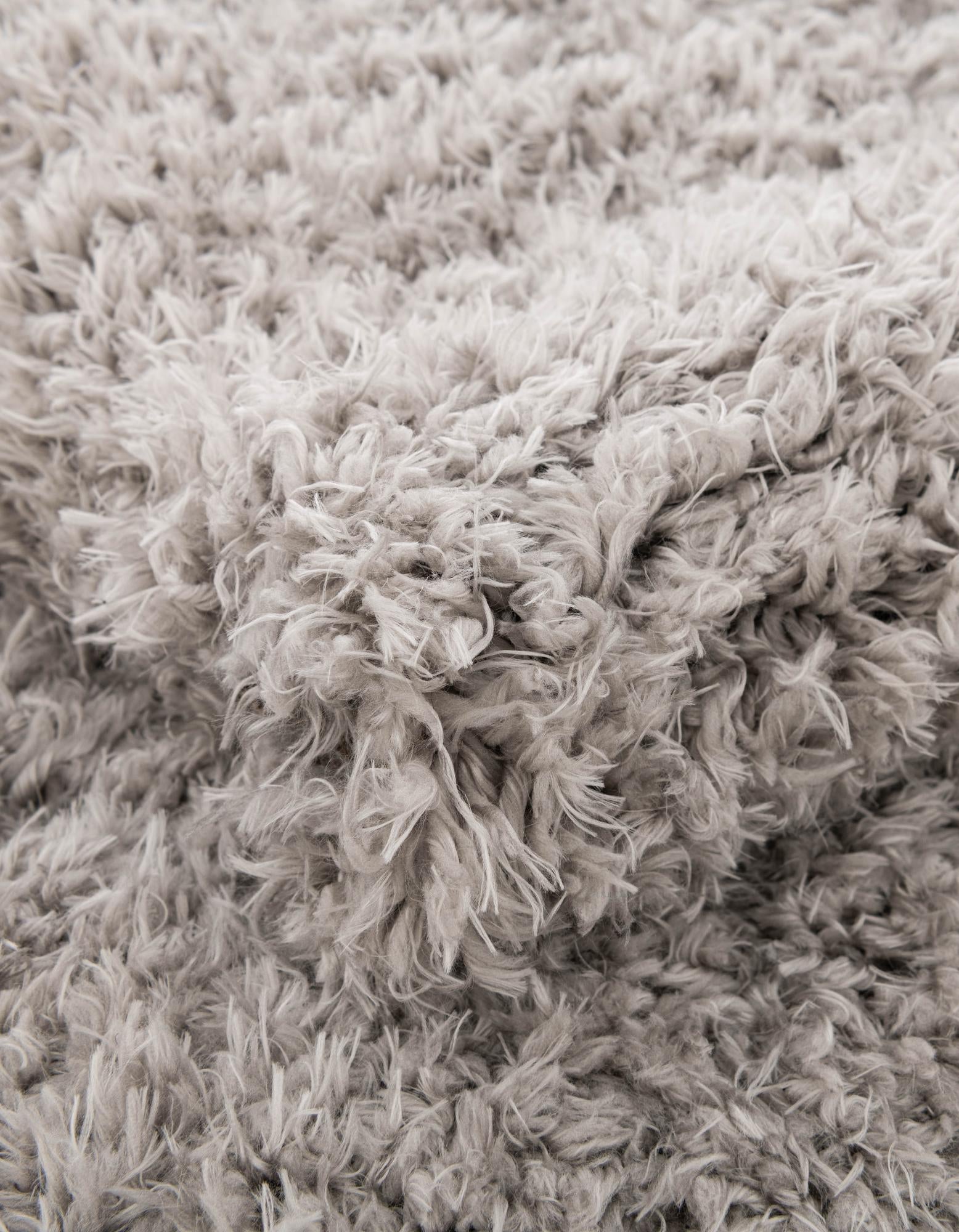 5' 3 x 8' Marilyn Monroe™ Shag Oval Rug
