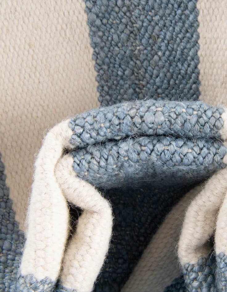 Detail image of 3' 1 x 5' 1 Jill Zarin Hamptons Rug