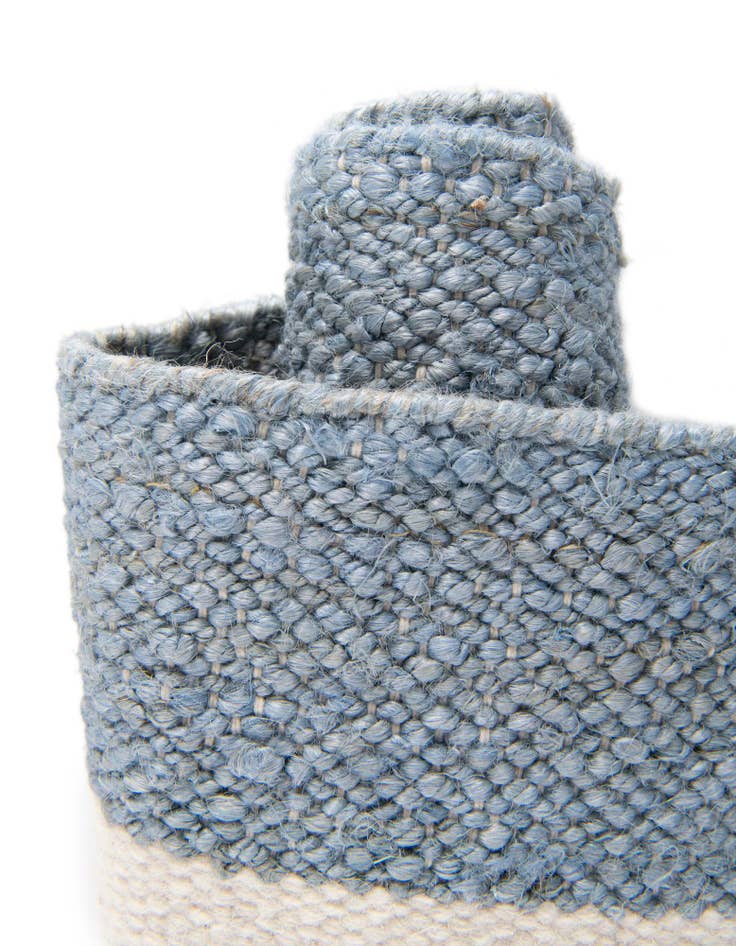 Detail image of 5' 1 x 8' Hand Woven Jill Zarin Hamptons Rug