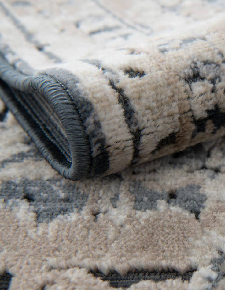 Detail image of 7' 10 x 7' 10 Villa Round Rug