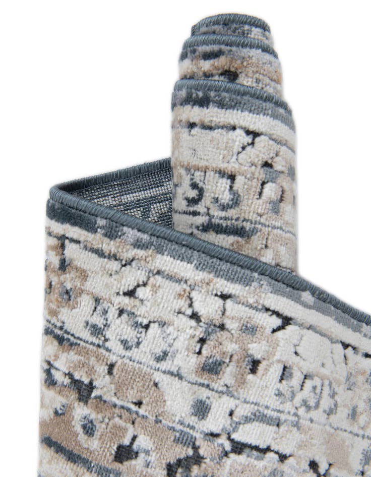 Detail image of 2' x 6' 9 Eliza Runner Rug