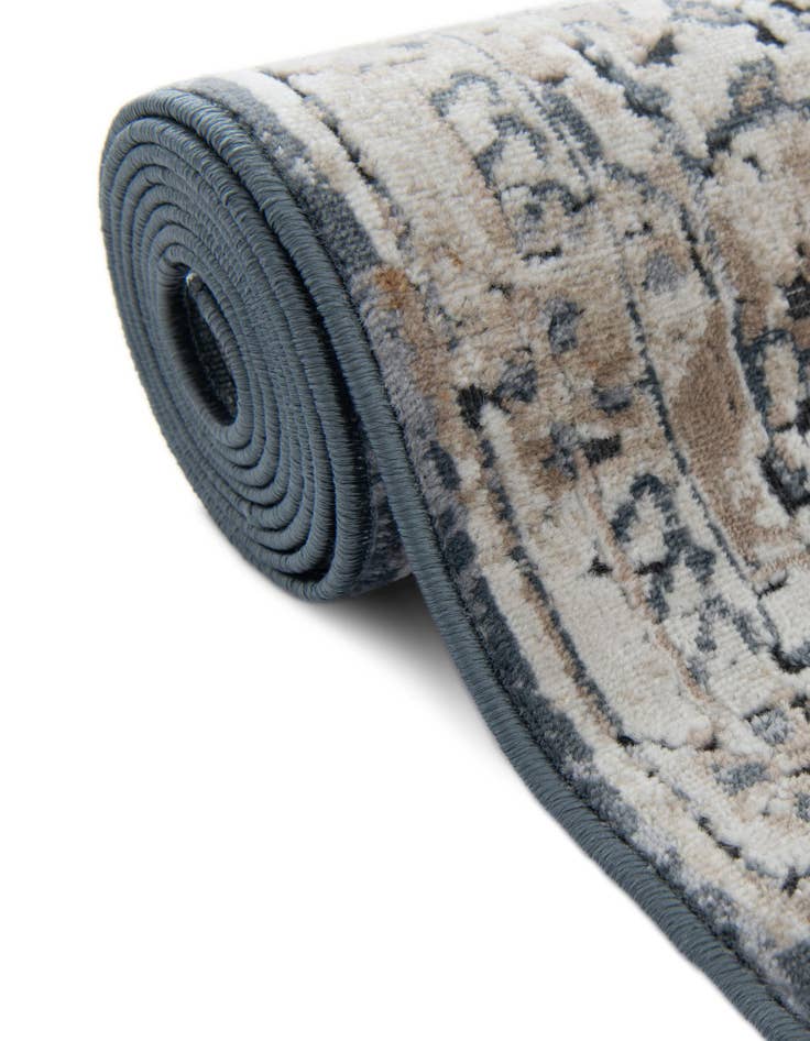 Detail image of 2' x 6' 9 Eliza Runner Rug