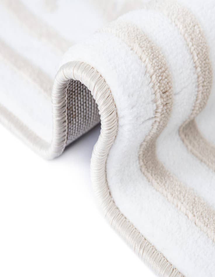 Detail image of 7' x 10' Hermitage Oval Rug