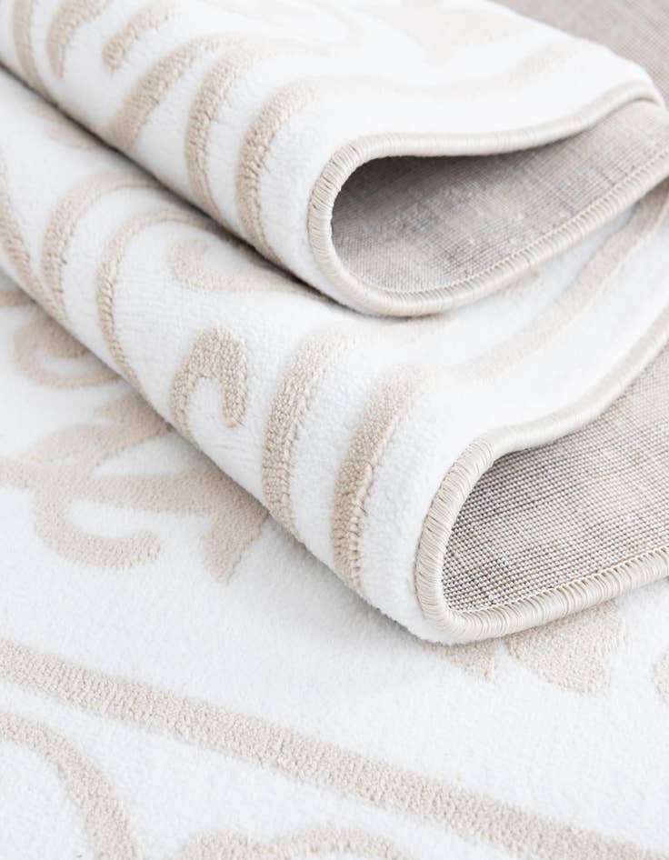 Detail image of 7' x 10' Hermitage Oval Rug