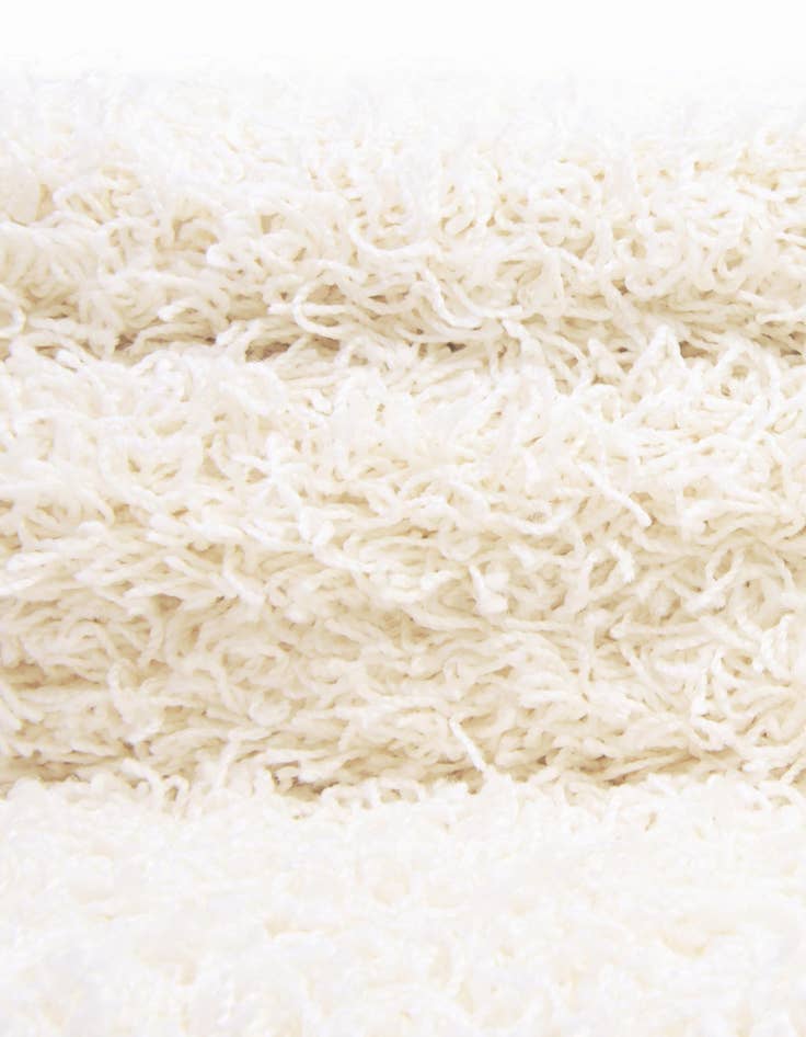 Detail image of 4' x 6' Comfort Solid Shag Rug
