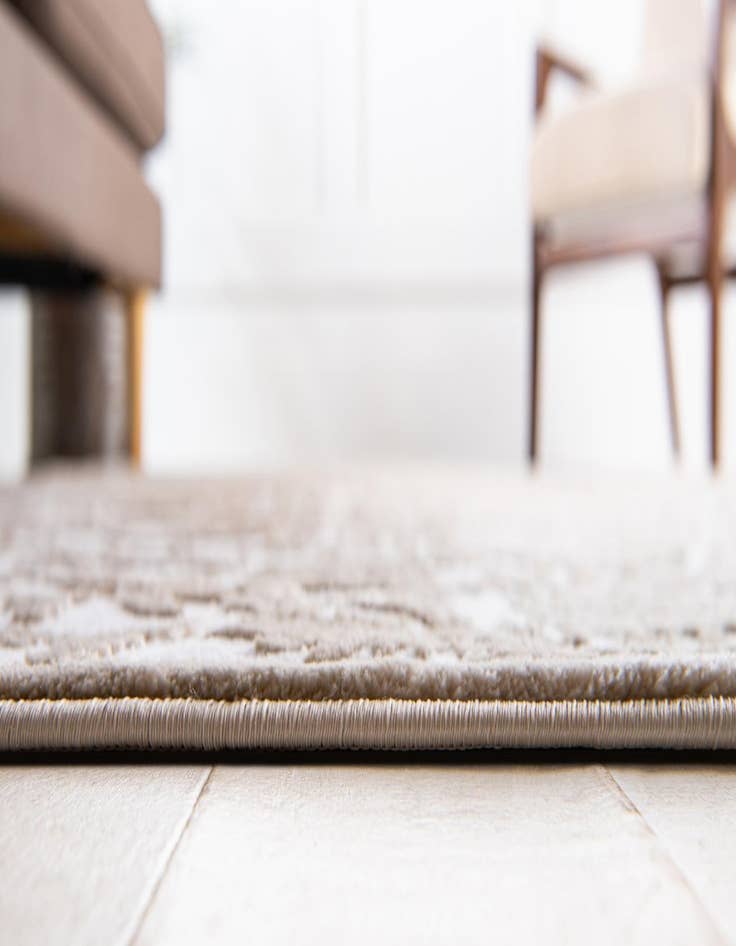 Detail image of 10' x 13' Himalaya Rug