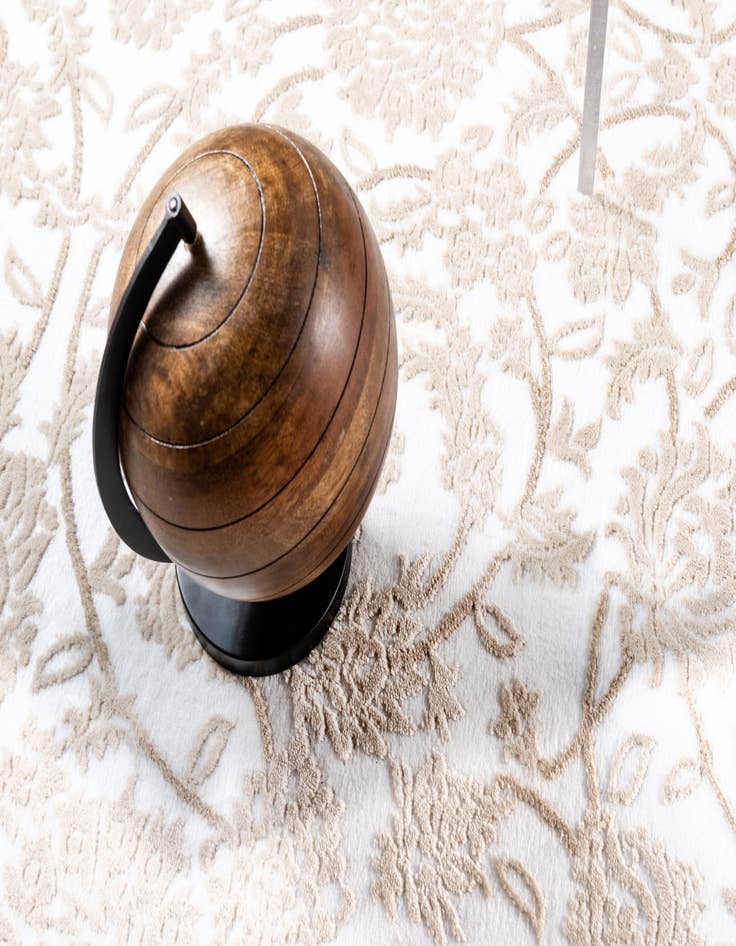 Detail image of 10' x 13' Himalaya Rug