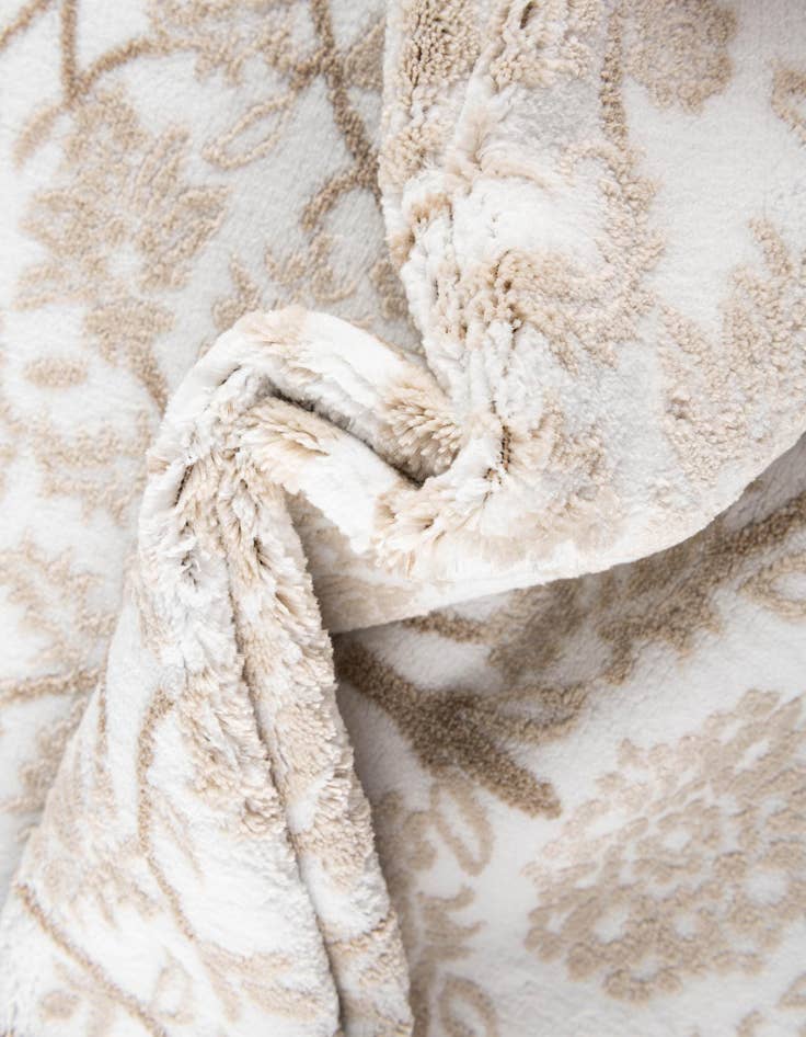 Detail image of 10' x 13' Himalaya Rug