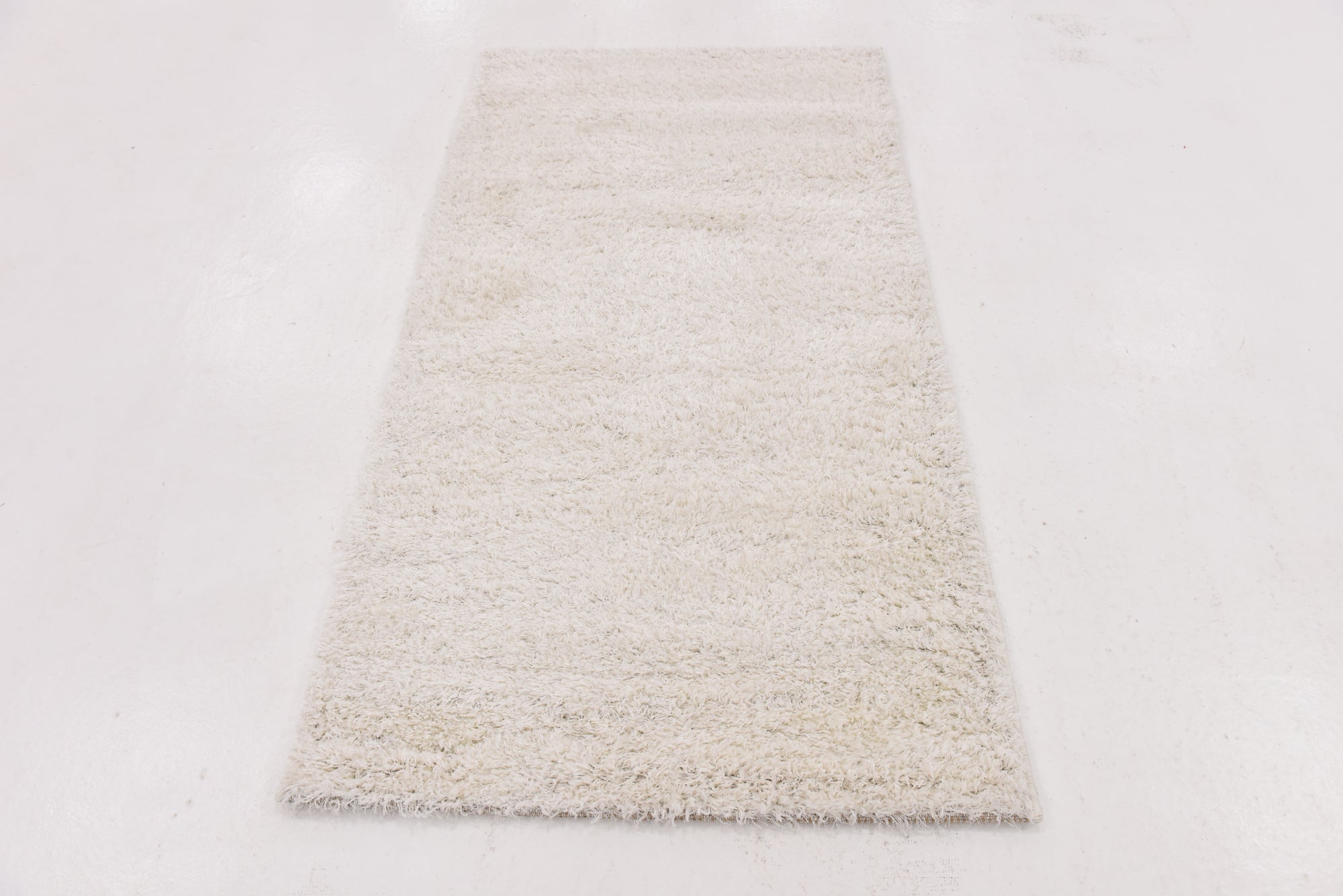 2' 8 x 4' 10 Luxe Solid Shag Rug