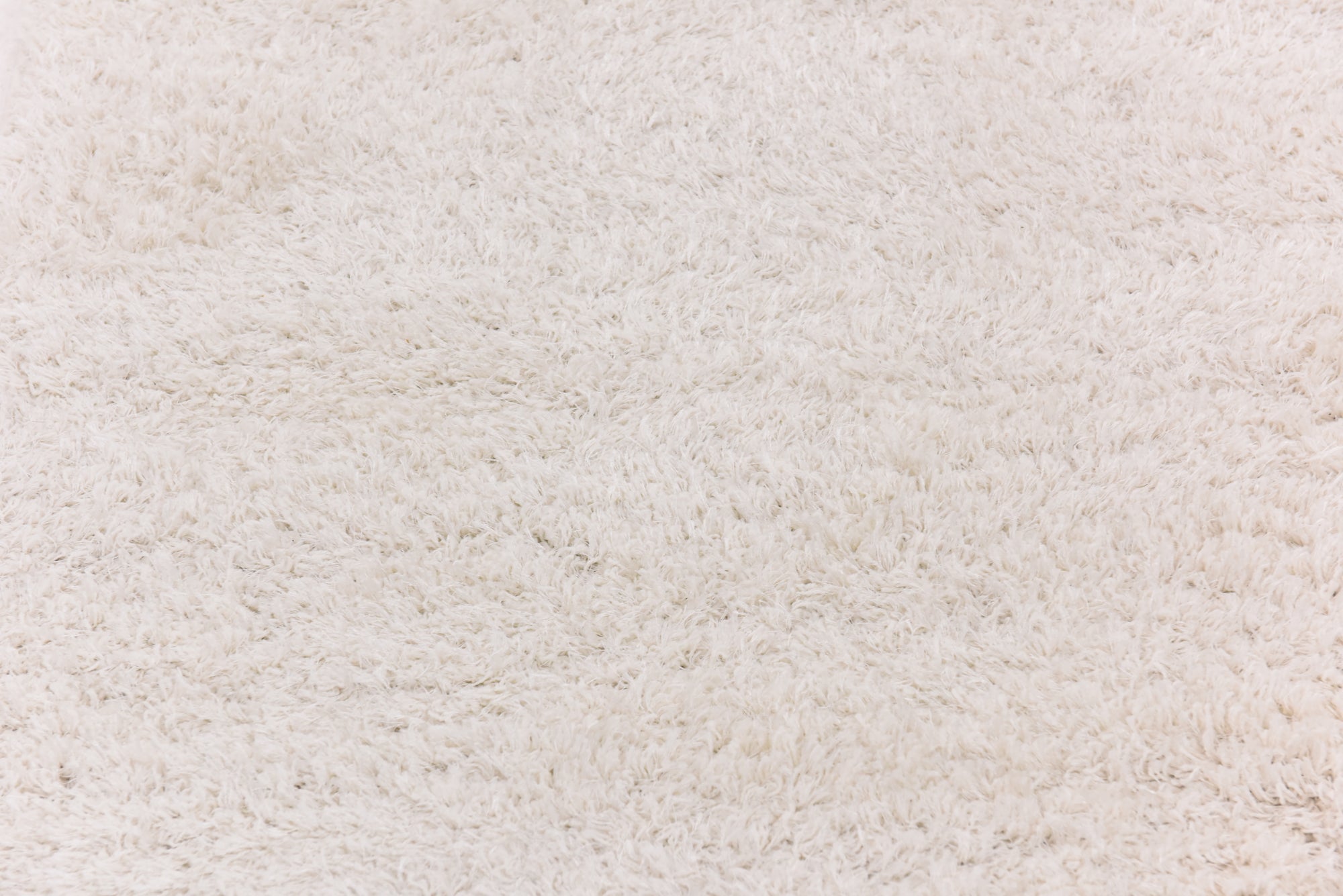 2' 8 x 4' 10 Luxe Solid Shag Rug
