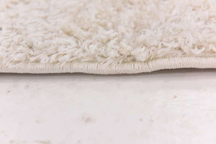 2' 8 x 4' 10 Luxe Solid Shag Rug